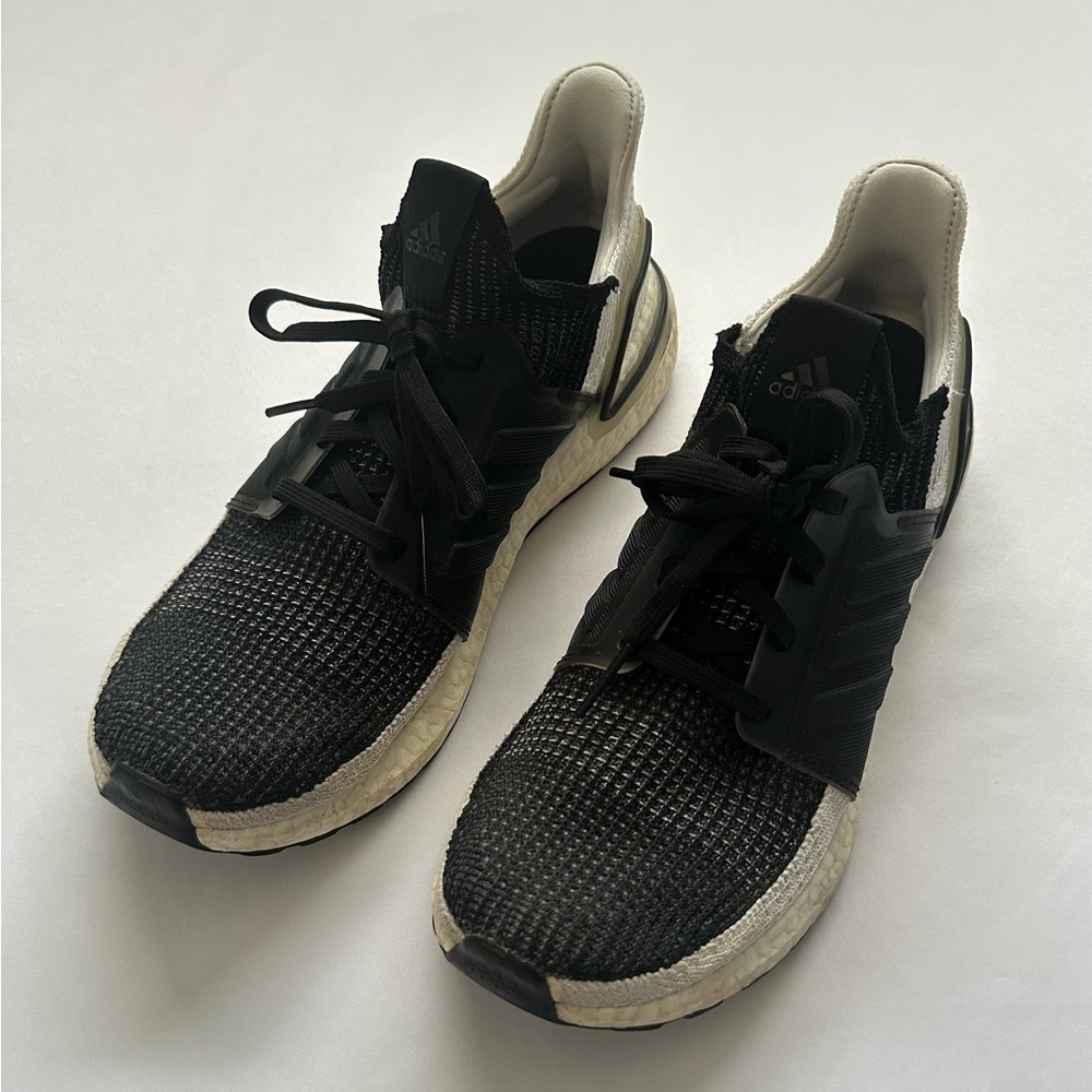 Adidas Ultraboost 4.0 Oreo Used Running Sneakers